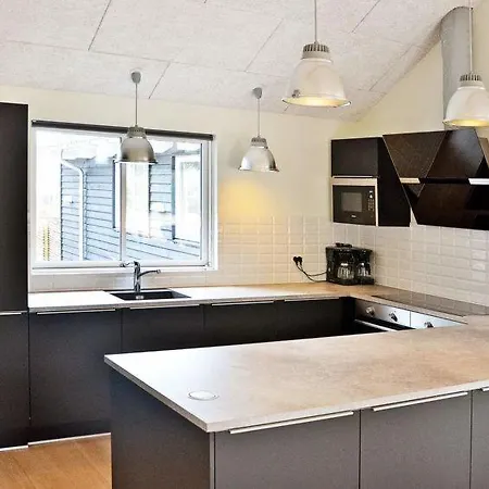 Sleeps 18 Pool Wifi * Melby