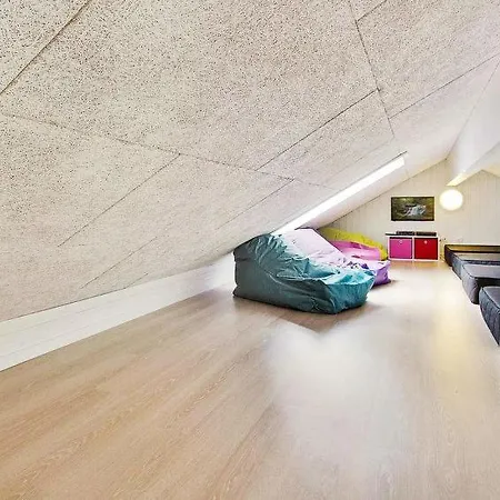 Sleeps 18 Pool Wifi Melby