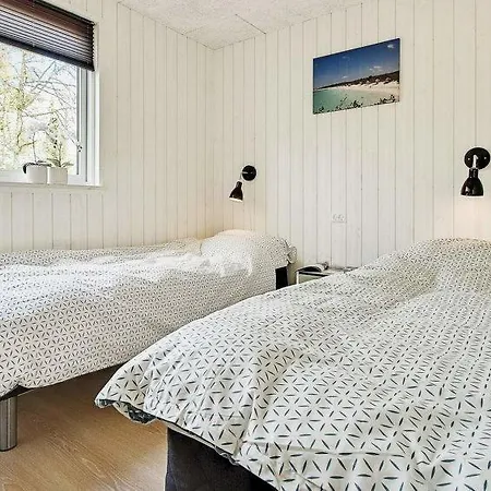 Sleeps 18 Pool Wifi Melby