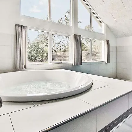 Sleeps 18 Pool Wifi * Melby